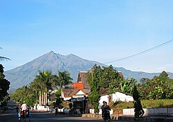 Pemandangan Merbabu dari Kota Salatiga (2)